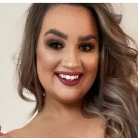 金髪のホットな妻オンリーファンズ セクシー裸 画像