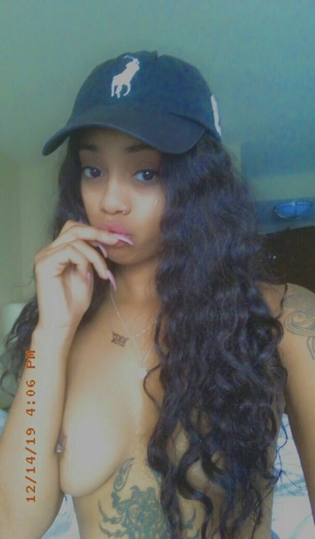 大きなプッシー唇オンリーファンズ 無料エロ 画像