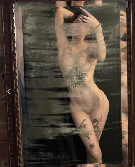 _holynekk ポルノスター アート ギャラリー