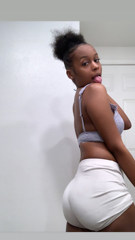 xxitsyummy セクシーなスター 画像