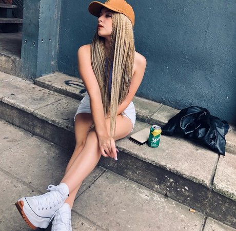 Lourdesazu かわいいポルノスター ギャラリー