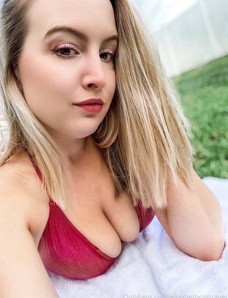 Elizabeth Castravet 女優 写真