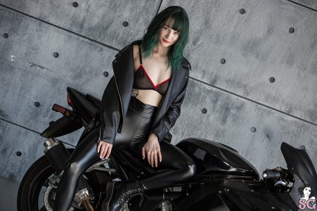 LISA BERRY ポルノモデル 画像