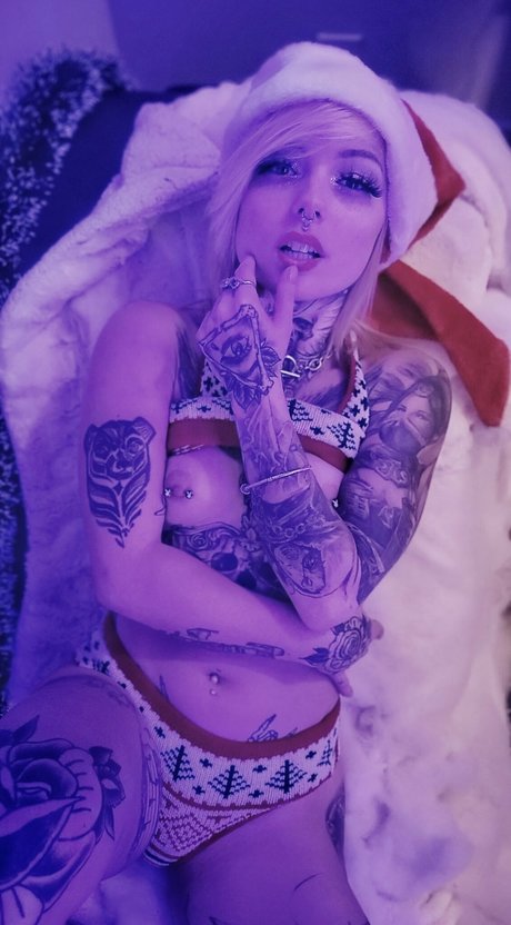 Luna Extreme_ 裸のモデル 写真