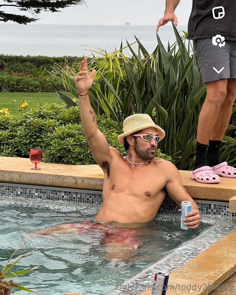 Toddy2thotty エロティック女優 画像