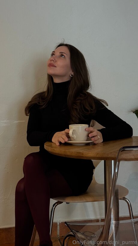 ティーンレズビアンオンリーファンズ アダルト 画像