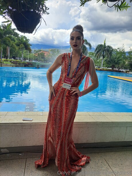 成熟したラテン系オンリーファンズ HD ギャラリー