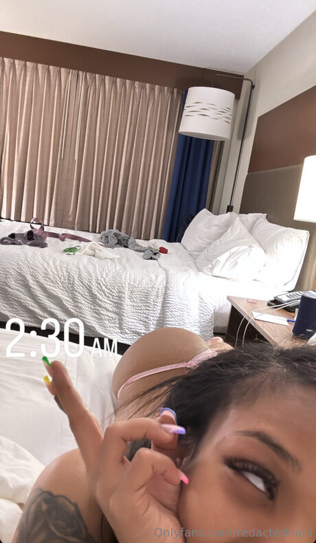 Redactednani 女優 写真