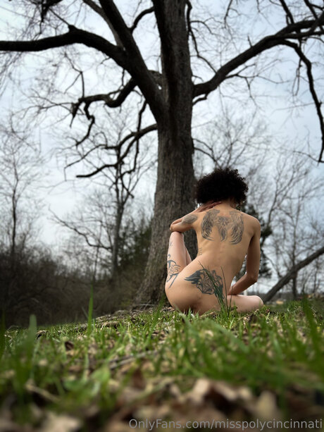 Misspolycincinnati アートモデル 写真