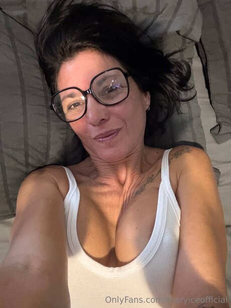 ティックトックスター オンリーファンズ セクシーxxx 写真