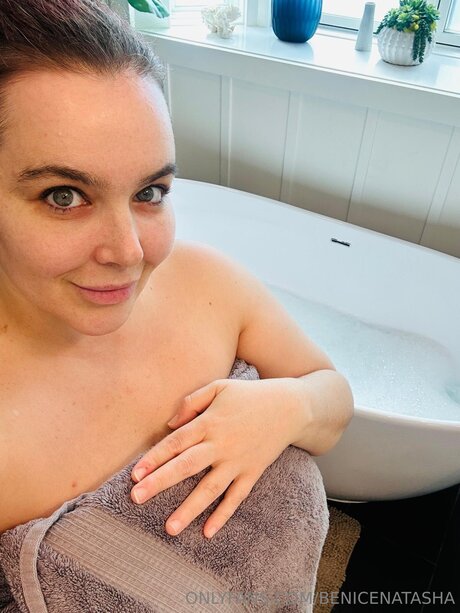 Benicenatasha ヌード女優 写真