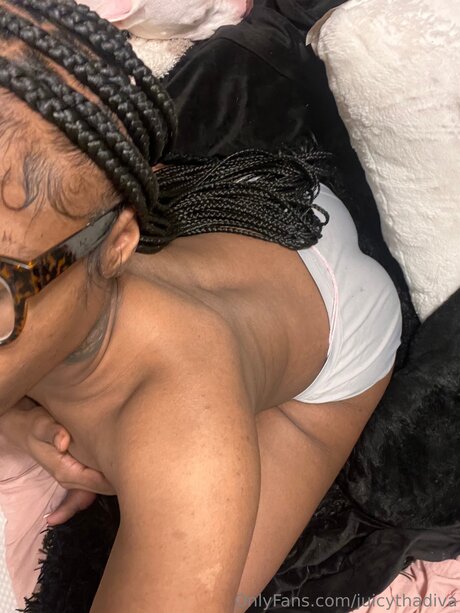 Juicythadiva スター ヌード 写真