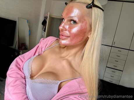 ぽっちゃり妊婦オンリーファンズ ホットヌード 画像