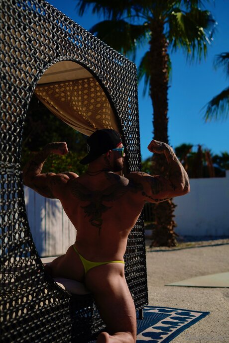 パイズリ オンリーファンズ セクシー裸 画像