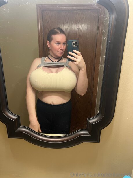 角質の女の子オンリーファンズ セクシー裸 ギャラリー