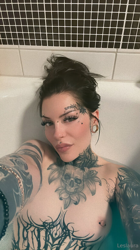 Laurasorooo ヌード女優 写真