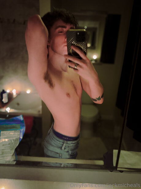 曲線美の女の子オンリーファンズ 無料ヌード 画像