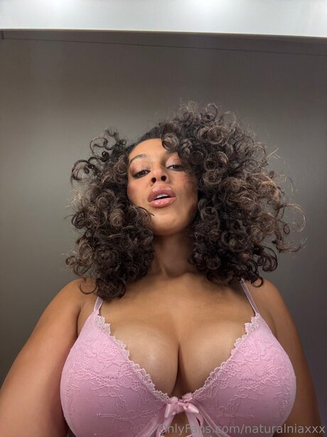 Naturalniaxxx ポルノ女優 写真