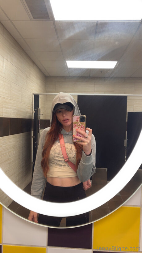 トランス熟女オンリーファンズ 裸 画像