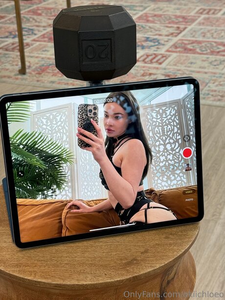 Okiichloeo エロティックなモデル 画像