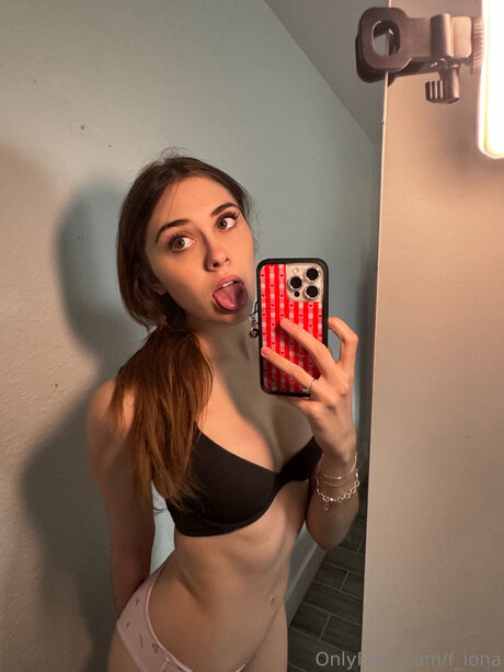 F Iona 完璧なモデル ギャラリー