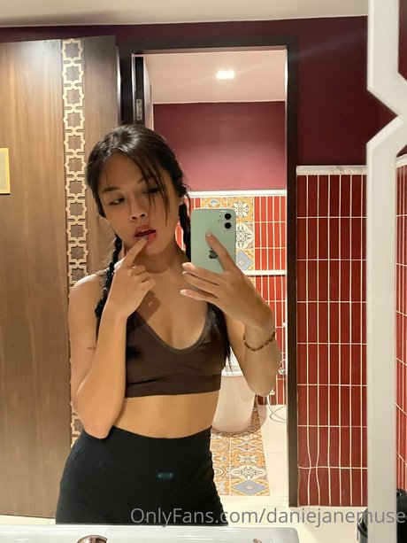 Danie Jane アート女優 画像