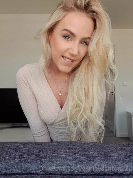 ニューハーフの乗馬オンリーファンズ アダルト 写真