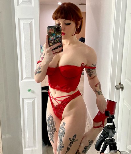 曲線美のランジェリーオンリーファンズ 無料ヌード 画像