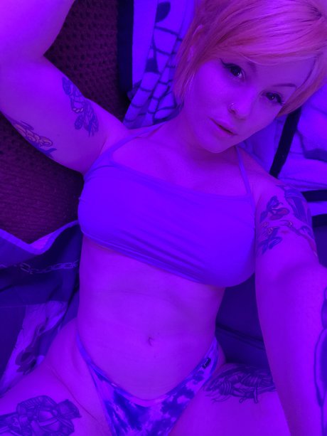 Kenzie Logan 写真集