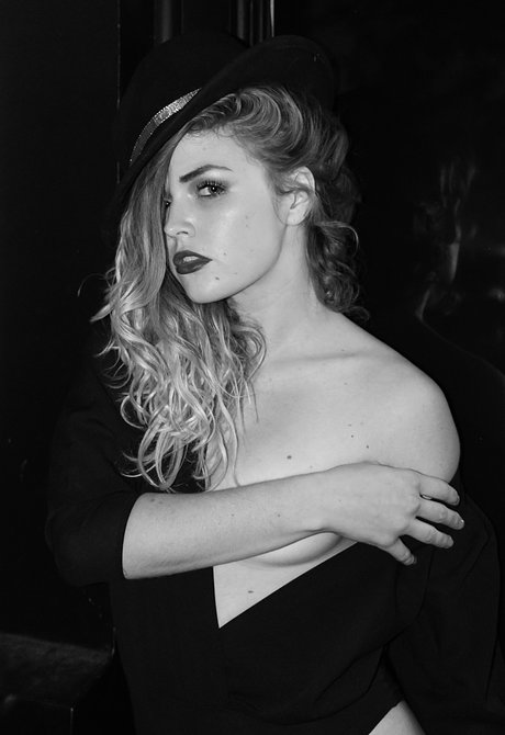 かわいいアナルオンリーファンズ トップ 写真