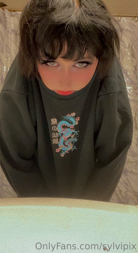 Sylvipix Young Goth Milf ポルノスター 美しい ギャラリー