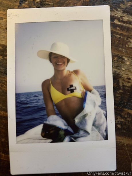 フラットオンリーファン ホット 写真