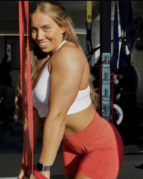 EllieBaerFit セックス女優 写真