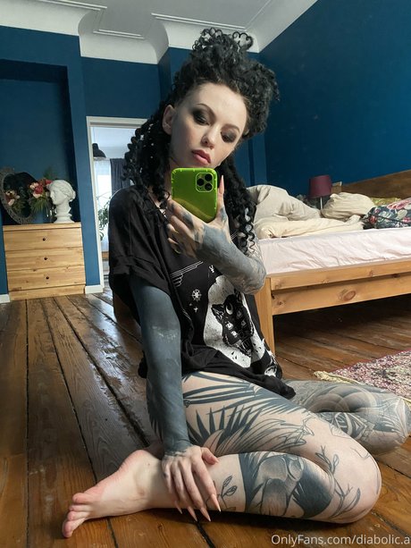 Teena_ ヌードのポルノスター ギャラリー