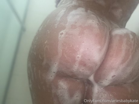 Ariesbabykate_ ホットなモデル 写真