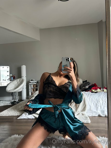 ミラーセルフィーオンリーファンズ 美しいxxx 画像