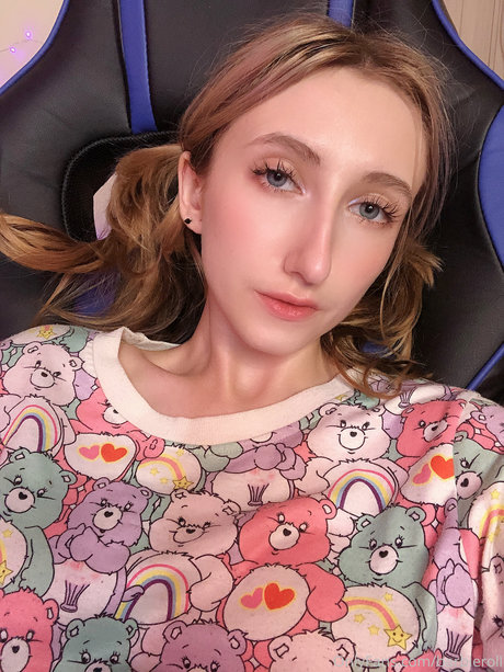 ティーンレズビアンオンリーファンズ 無料エロ 写真