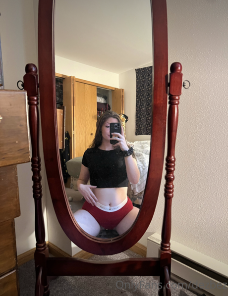 オイルを塗った巨乳オンリーファンズ アート裸 ギャラリー