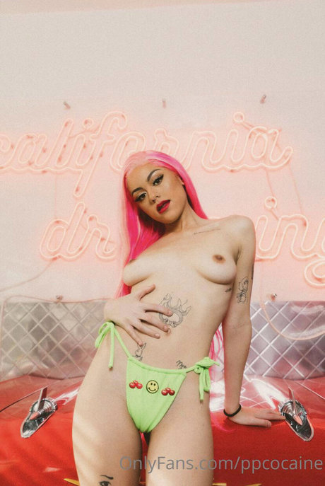 Lilliane Catherine Diomi 完璧なスター 写真