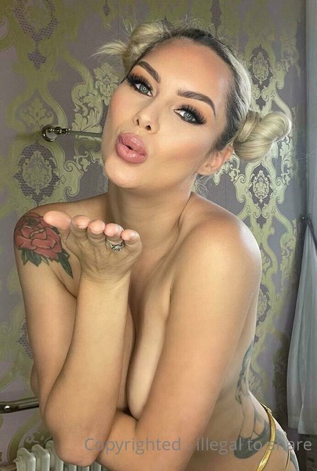 アナルを食べるオンリーファンズ ヌード 画像