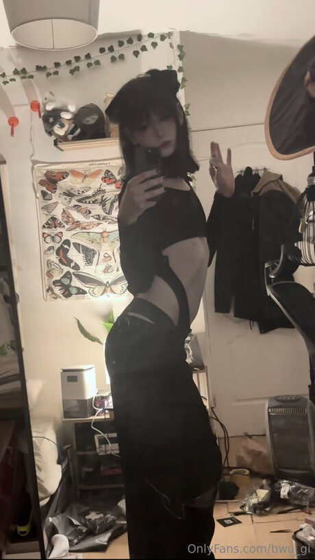 Bwu Gi 裸のポルノスター 画像