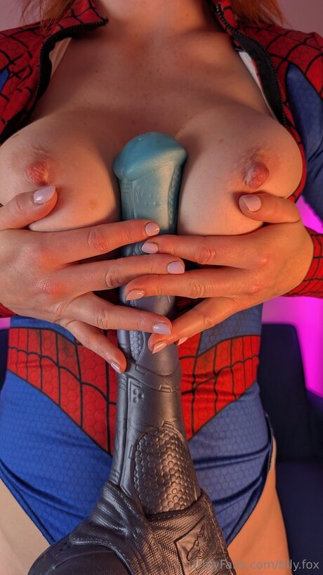 カーリーエボニーオンリーファンズ ヌード 写真