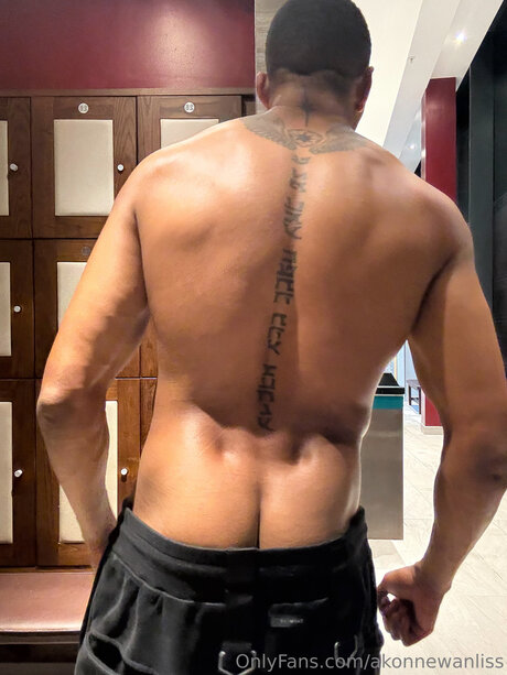 Akonnewanliss ポルノスター セクシー 写真