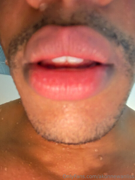 Akonnewanliss かわいいポルノスター 写真