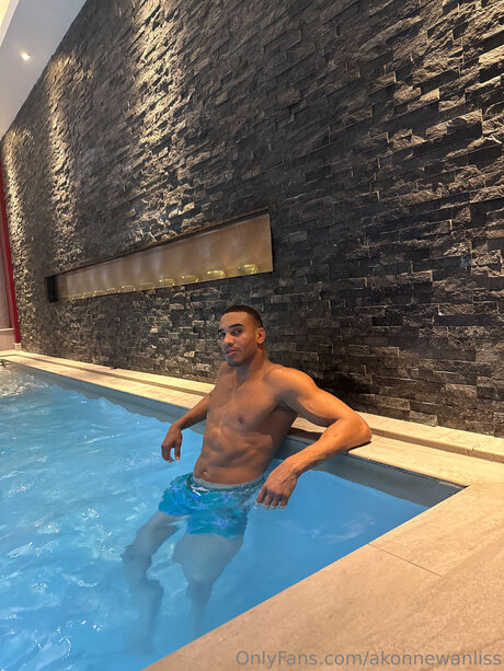 Akonnewanliss ヌードモデル 写真