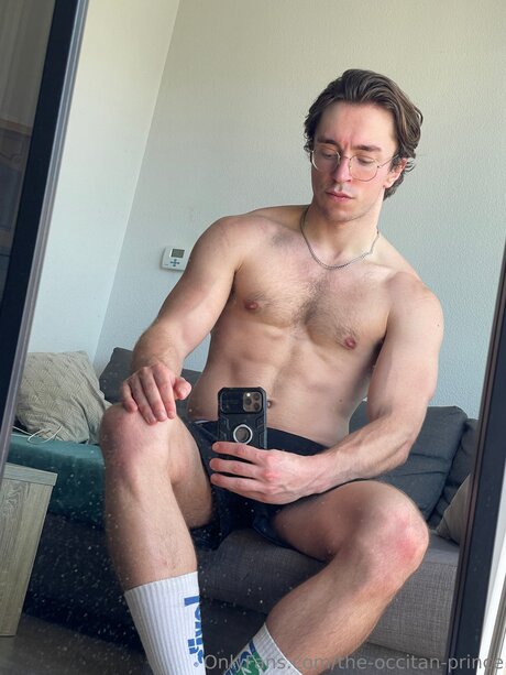 おっぱいを吸うオンリーファンズ ホット裸 写真