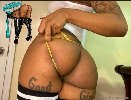 曲線美の女の子オンリーファンズ 可愛い 写真