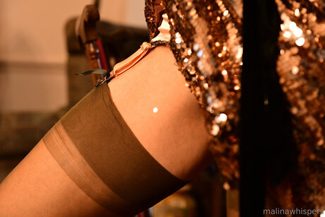 オイルを塗った巨乳オンリーファンズ えろ 画像