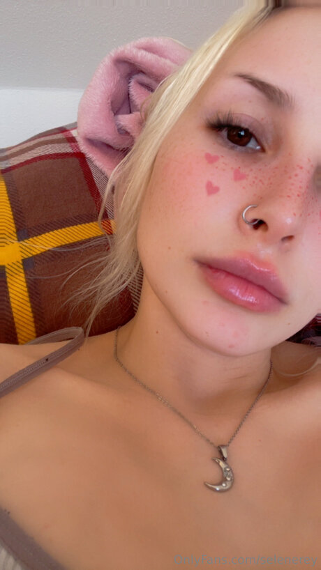 金髪の小人オンリーファンズ 無料アダルト 写真