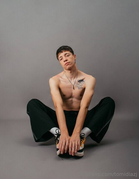 Tomidiazj スター ヌード 画像